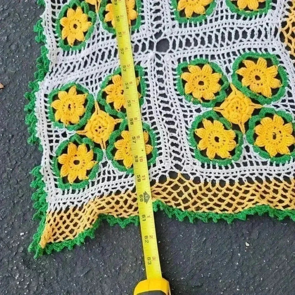 Vintage Flower Hand Knit Table Runner Doily Yellow Green 61 Inch - Picture 5 of 6